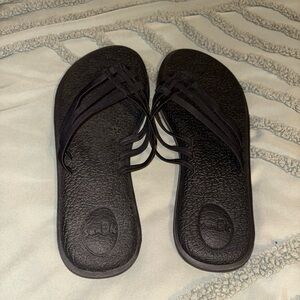Sanuk Women's  Black Yoga Strappy Sandals
